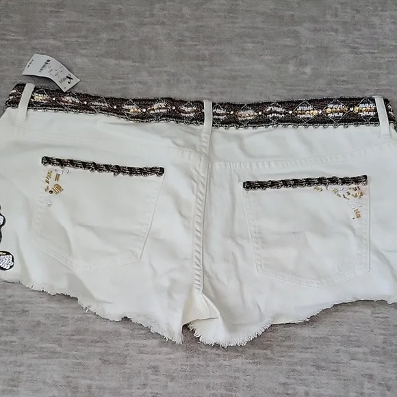 Express White and Brown Patterned Jean Shorts - Picture 2 of 4